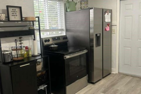 House in Fort Lauderdale, Florida 2 bedrooms, 61.32 sq.m. № 2008448 - photo 7