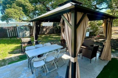 House in Fort Lauderdale, Florida 2 bedrooms, 61.32 sq.m. № 2008448 - photo 11