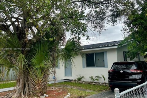 House in Fort Lauderdale, Florida 2 bedrooms, 61.32 sq.m. № 2008448 - photo 2