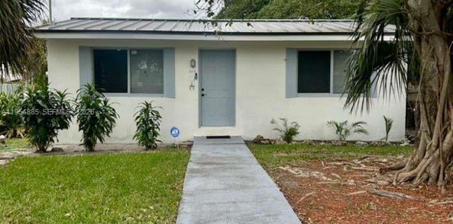 House in Fort Lauderdale, Florida 2 bedrooms, 61.32 sq.m. № 2008448