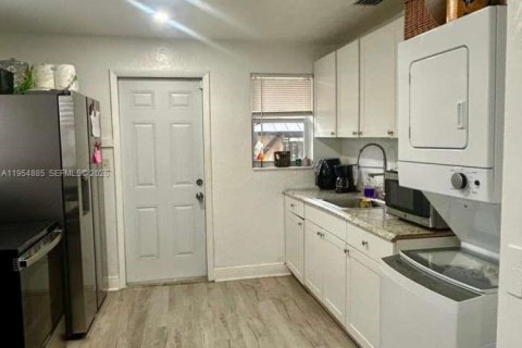 House in Fort Lauderdale, Florida 2 bedrooms, 61.32 sq.m. № 2008448 - photo 6