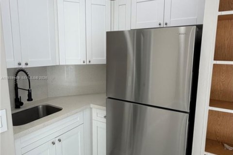 Immobilier commercial à louer à Sweetwater, Floride: 1 chambre, 263.84 m2 № 1997122 - photo 2