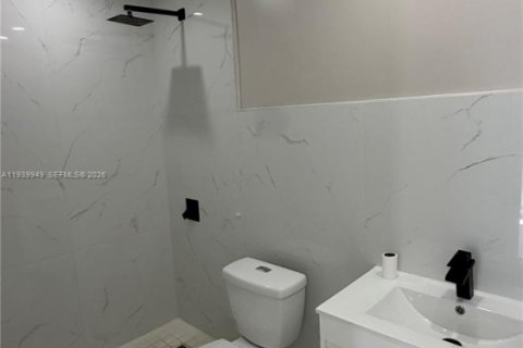 Immobilier commercial à louer à Sweetwater, Floride: 1 chambre, 263.84 m2 № 1997122 - photo 6