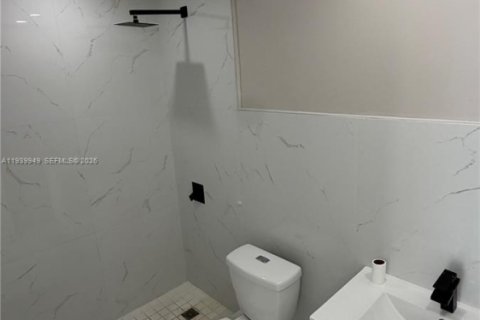 Immobilier commercial à louer à Sweetwater, Floride: 1 chambre, 263.84 m2 № 1997122 - photo 5