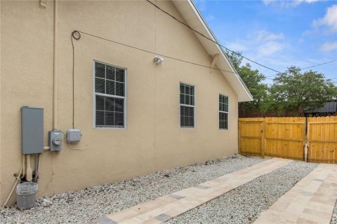Casa en venta en Tampa, Florida, 4 dormitorios, 122.91 m2 № 1256993 - foto 23