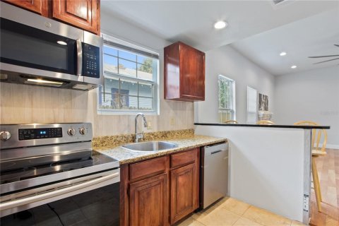 Villa ou maison à vendre à Tampa, Floride: 4 chambres, 122.91 m2 № 1256993 - photo 10