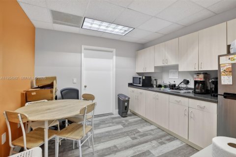Commercial property in Sunrise, Florida № 2009093 - photo 20