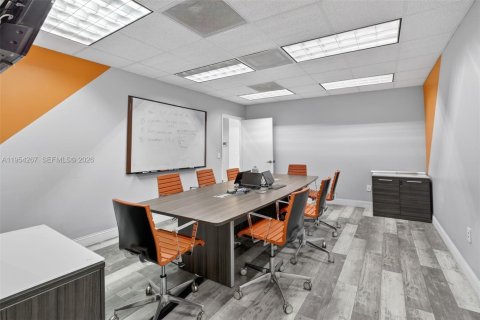 Commercial property in Sunrise, Florida № 2009093 - photo 19