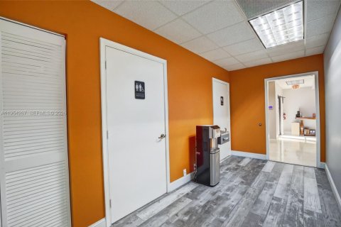 Commercial property in Sunrise, Florida № 2009093 - photo 16