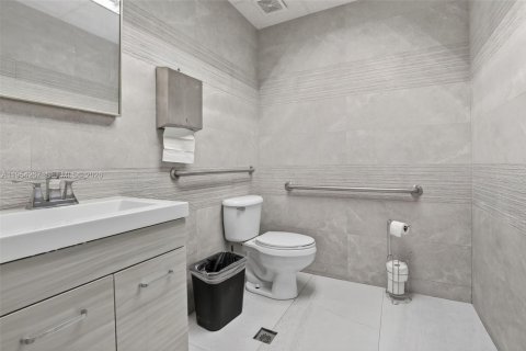 Commercial property in Sunrise, Florida № 2009093 - photo 18