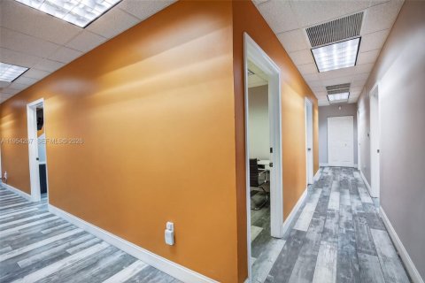 Commercial property in Sunrise, Florida № 2009093 - photo 14