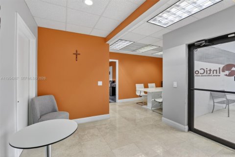 Commercial property in Sunrise, Florida № 2009093 - photo 4