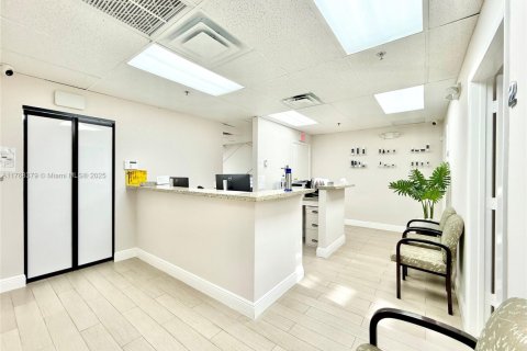 Propiedad comercial en venta en North Miami, Florida № 1862282 - foto 8