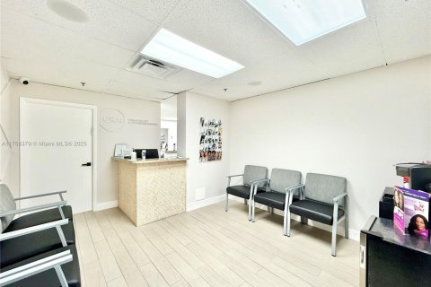 Propiedad comercial en venta en North Miami, Florida № 1862282 - foto 4