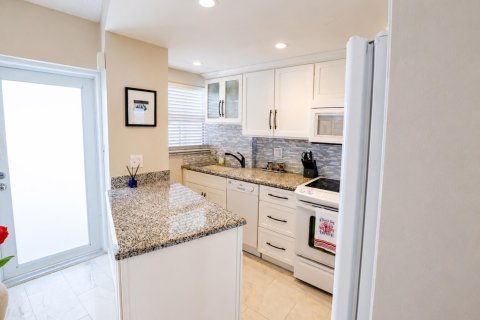 Condominio en venta en Pompano Beach, Florida, 2 dormitorios, 74.32 m2 № 2341008 - foto 11