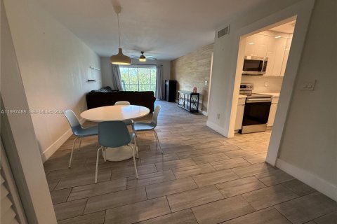 Condominio en Cutler Bay, Florida, 2 dormitorios  № 2048715