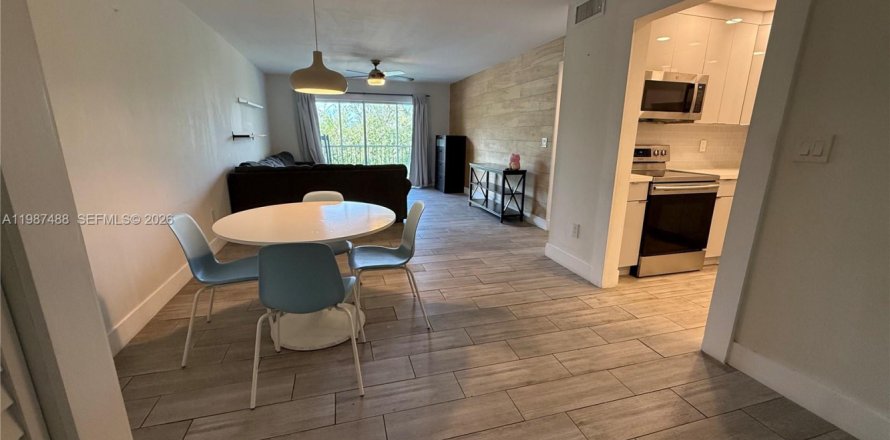 Condominio en Cutler Bay, Florida, 2 dormitorios  № 2048715