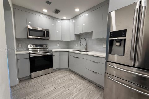 Condominio en alquiler en Cutler Bay, Florida, 2 dormitorios, 110.65 m2 № 2048715 - foto 2