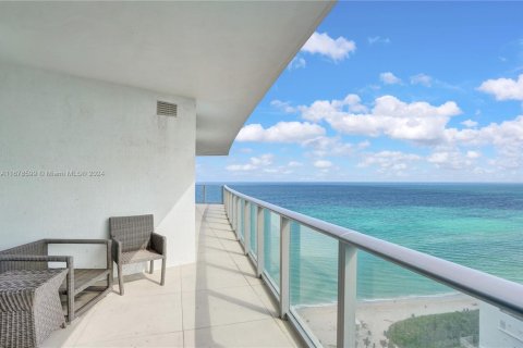 Condo in Hollywood, Florida, 3 bedrooms  № 1959177 - photo 10