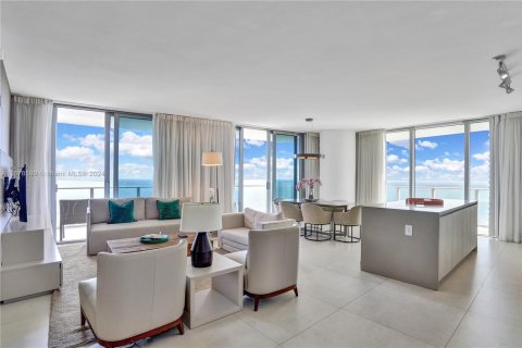 Condo in Hollywood, Florida, 3 bedrooms  № 1959177 - photo 5
