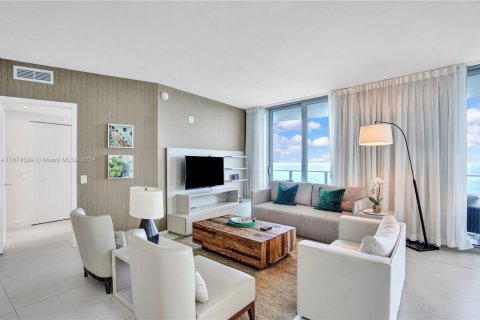 Condo in Hollywood, Florida, 3 bedrooms  № 1959177 - photo 23