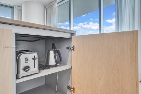 Condo in Hollywood, Florida, 3 bedrooms  № 1959177 - photo 17