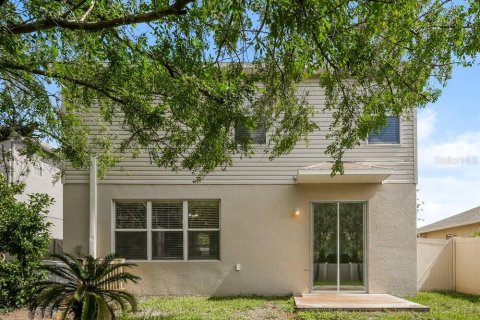 House in Land O' Lakes, Florida 3 bedrooms, 211.17 sq.m. № 2100546 - photo 17