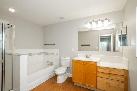 House in Land O' Lakes, Florida 3 bedrooms, 211.17 sq.m. № 2100546 - photo 12