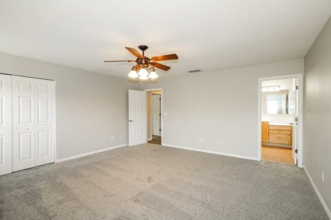 House in Land O' Lakes, Florida 3 bedrooms, 211.17 sq.m. № 2100546 - photo 11