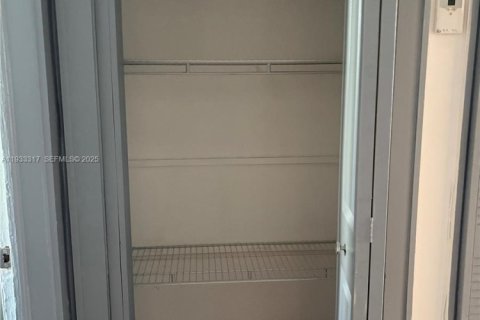 Снять в аренду виллу или дом в Дания-Бич, Флорида 3 спальни, 102.19м2, № 1991197 - фото 13