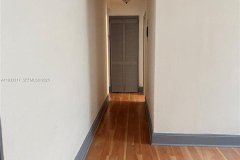 Снять в аренду виллу или дом в Дания-Бич, Флорида 3 спальни, 102.19м2, № 1991197 - фото 6