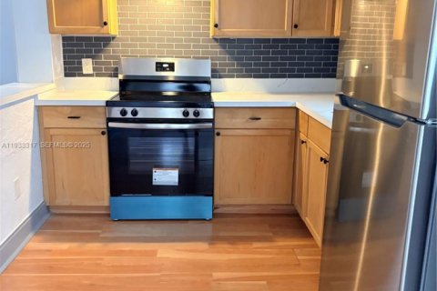 Снять в аренду виллу или дом в Дания-Бич, Флорида 3 спальни, 102.19м2, № 1991197 - фото 2