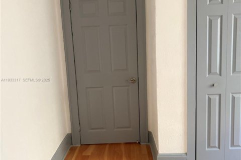 Снять в аренду виллу или дом в Дания-Бич, Флорида 3 спальни, 102.19м2, № 1991197 - фото 20