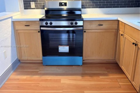 Снять в аренду виллу или дом в Дания-Бич, Флорида 3 спальни, 102.19м2, № 1991197 - фото 1