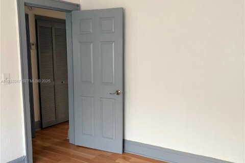 Снять в аренду виллу или дом в Дания-Бич, Флорида 3 спальни, 102.19м2, № 1991197 - фото 21