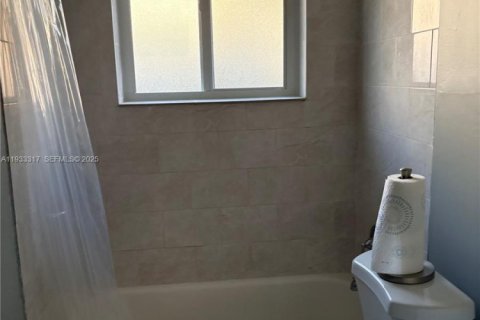 Снять в аренду виллу или дом в Дания-Бич, Флорида 3 спальни, 102.19м2, № 1991197 - фото 17