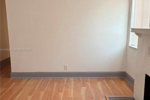 Снять в аренду виллу или дом в Дания-Бич, Флорида 3 спальни, 102.19м2, № 1991197 - фото 5