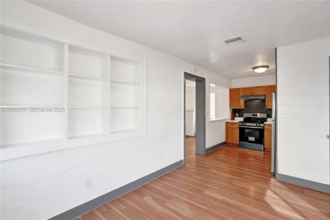 Снять в аренду виллу или дом в Дания-Бич, Флорида 3 спальни, 102.19м2, № 1991197 - фото 27