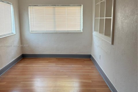 Снять в аренду виллу или дом в Дания-Бич, Флорида 3 спальни, 102.19м2, № 1991197 - фото 3