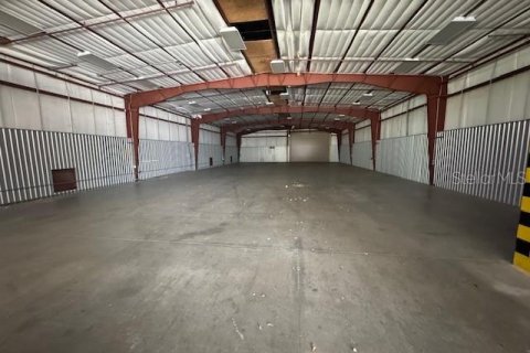 Propiedad comercial en alquiler en Brooksville, Florida, 780.38 m2 № 2210846 - foto 15