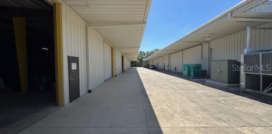 Propiedad comercial en Brooksville, Florida 780.38 m2 № 2210846
