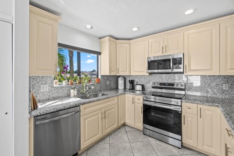 Condo in Delray Beach, Florida, 2 bedrooms  № 2251491 - photo 11