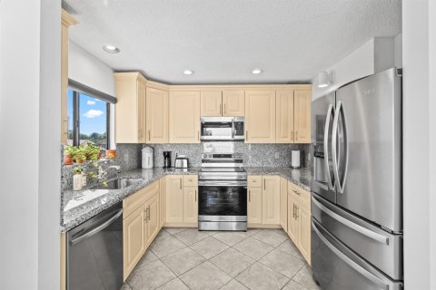 Condo in Delray Beach, Florida, 2 bedrooms  № 2251491 - photo 13