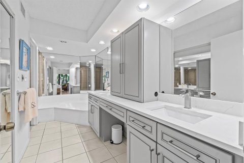 Condo in Delray Beach, Florida, 2 bedrooms  № 2251491 - photo 24