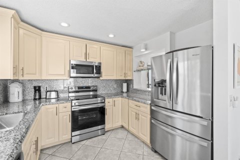 Condo in Delray Beach, Florida, 2 bedrooms  № 2251491 - photo 14