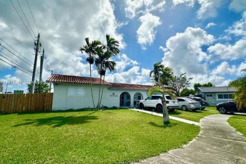 Снять в аренду виллу или дом в Майами, Флорида 4 спальни, 151.15м2, № 2046601 - фото 2