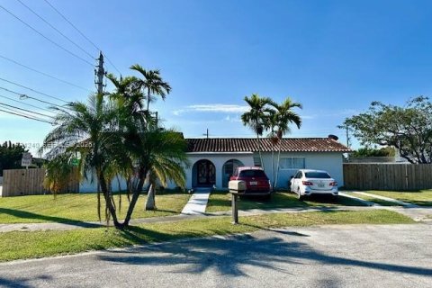 Casa en Miami, Florida 4 dormitorios, 151.15 m2 № 2046601