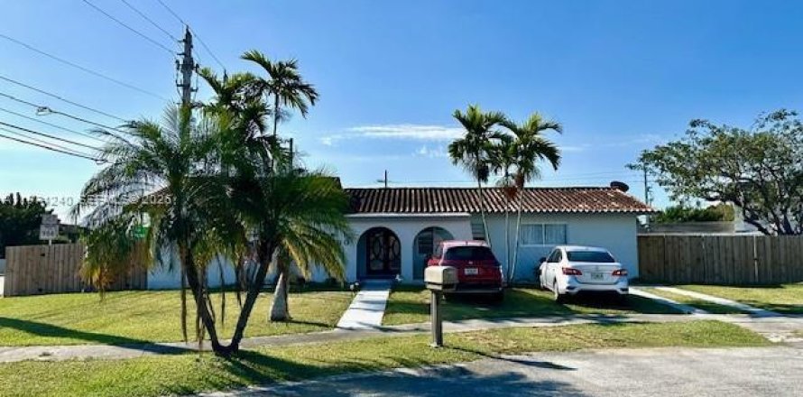 Дом в Майами, Флорида 4 спальни, 151.15м2 № 2046601