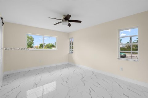 Снять в аренду виллу или дом в Майами, Флорида 4 спальни, 151.15м2, № 2046601 - фото 12