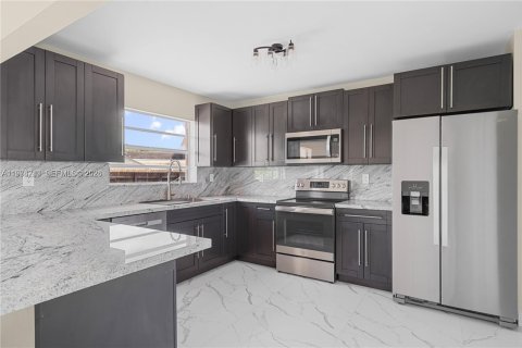 Снять в аренду виллу или дом в Майами, Флорида 4 спальни, 151.15м2, № 2046601 - фото 8